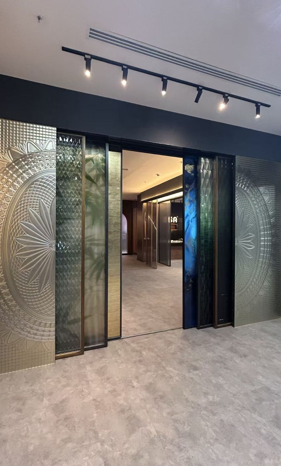 ラグジュアリースライドドア